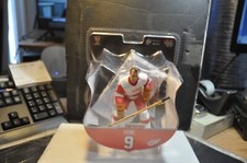 Gordie howe Detroit red wings #9 limited edition hockey figure nhl new sealed