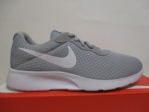 nike tanjun grey white