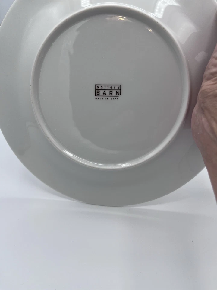 Platos de postre/ensalada Pottery Barn blancos con risa de cerámica dorada Foto 4 de 4