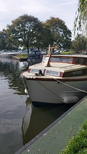 Classic Norfolk Broads Cruiser Widebeam Live aboard boat - Video 1 of 1