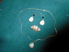 VTG. BEIGE/CLEAR TEARDROP GLASS PENDANT NECKLACE/EARRINGS/RHINESTONE PIN — photo 5