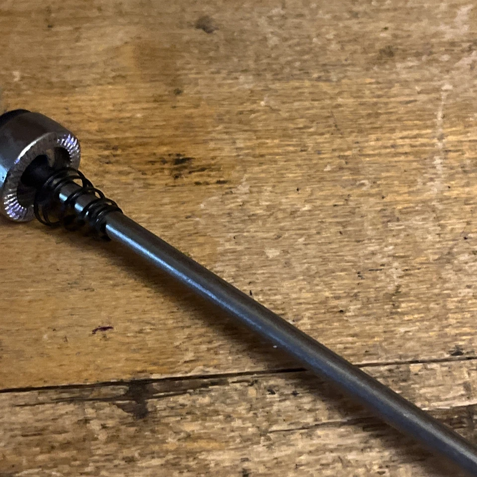 Advent Rear Quick Release Skewer 165 mm Length 90s 00s Road MTB Hybrid - Image 4 of 4