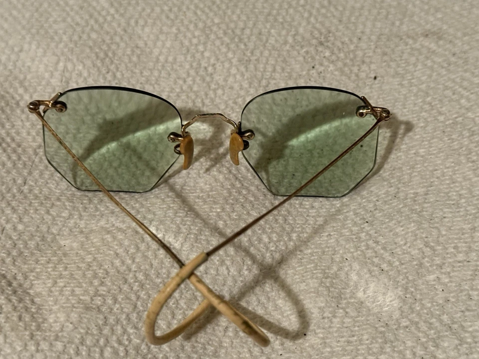 Gafas de sol vintage sin montura teñidas de verde - Lentes octogonales - Marco de alambre dorado Foto 2 de 4