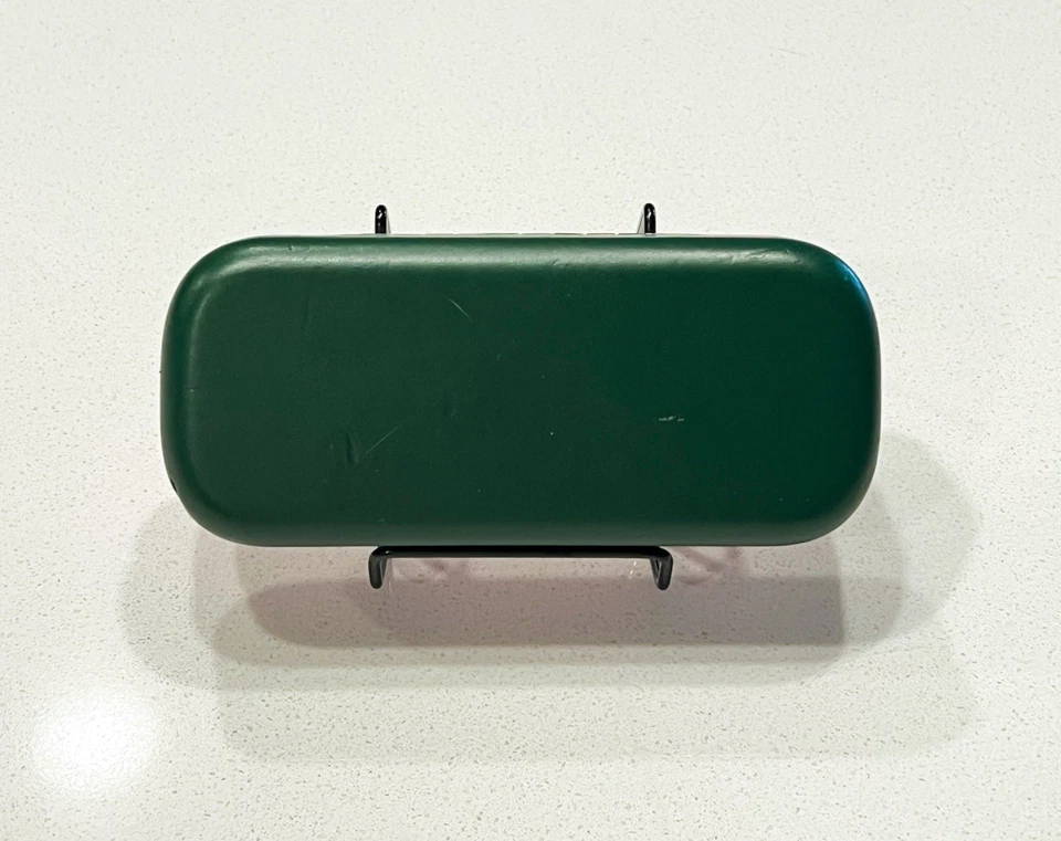 Estuche para gafas de sol Kate Spade Hello Sunshine rosa y verde Foto 2 de 4