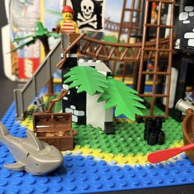 LEGO Pirates: Forbidden Island (6270) retired 100% complete w/ box, instructions