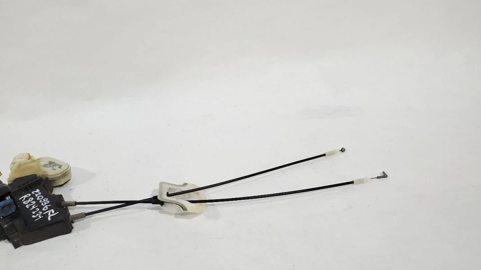 Atuador de trava de porta frontal esquerda fabricante de equipamento original 2003 Infiniti Q45 - Imagem 2 de 4