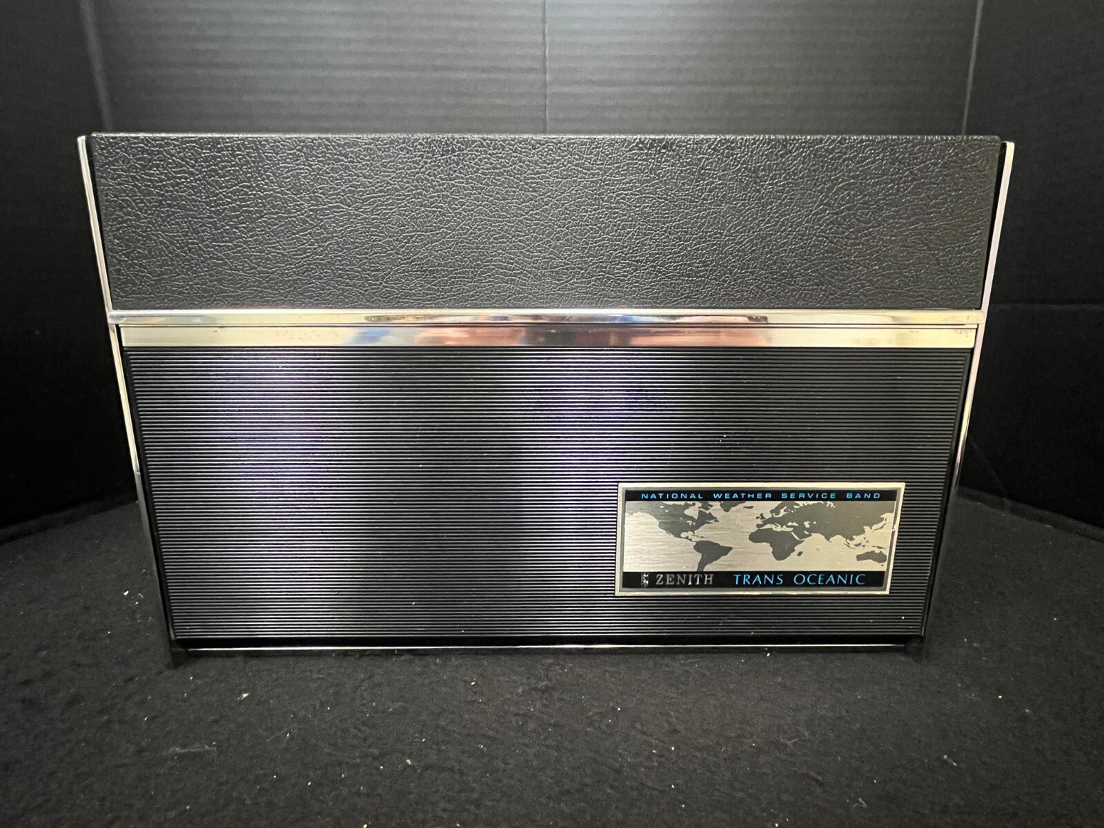 ZENITH TRANS OCEANIC RD7000Y BAND TRANSISTOR RADIO ITH LOG BOOK SHORT