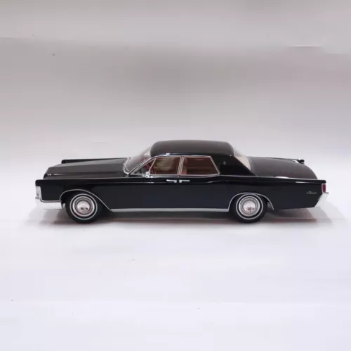 BOS modello 1/18 LINCOLN CONTINENTAL BERLINA 1968 nero 001 - Foto 7 di 8
