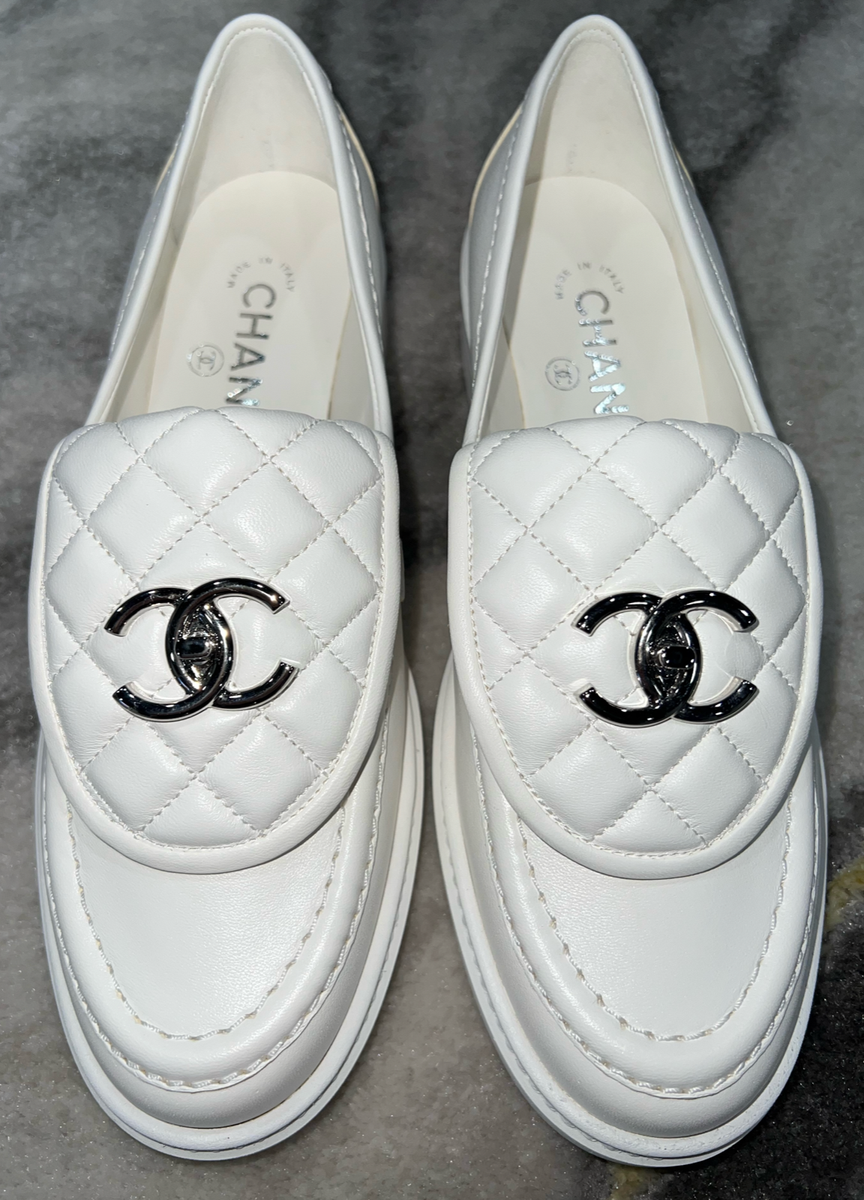 Chanel 22P White Quilted Flap Turnlock CC Logo Mule Slip On Flat