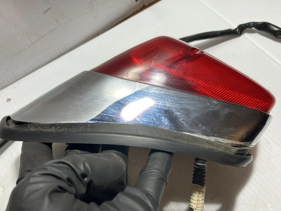 Luz trasera Honda Shadow 1100 2000 (aero) (fabricante de equipos originales) Foto 3 de 4