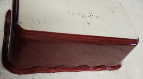 Williams Sonoma Emile Henry Red Ruffled Edge Loaf Pan. Glaze flaw. - Picture 9 of 17