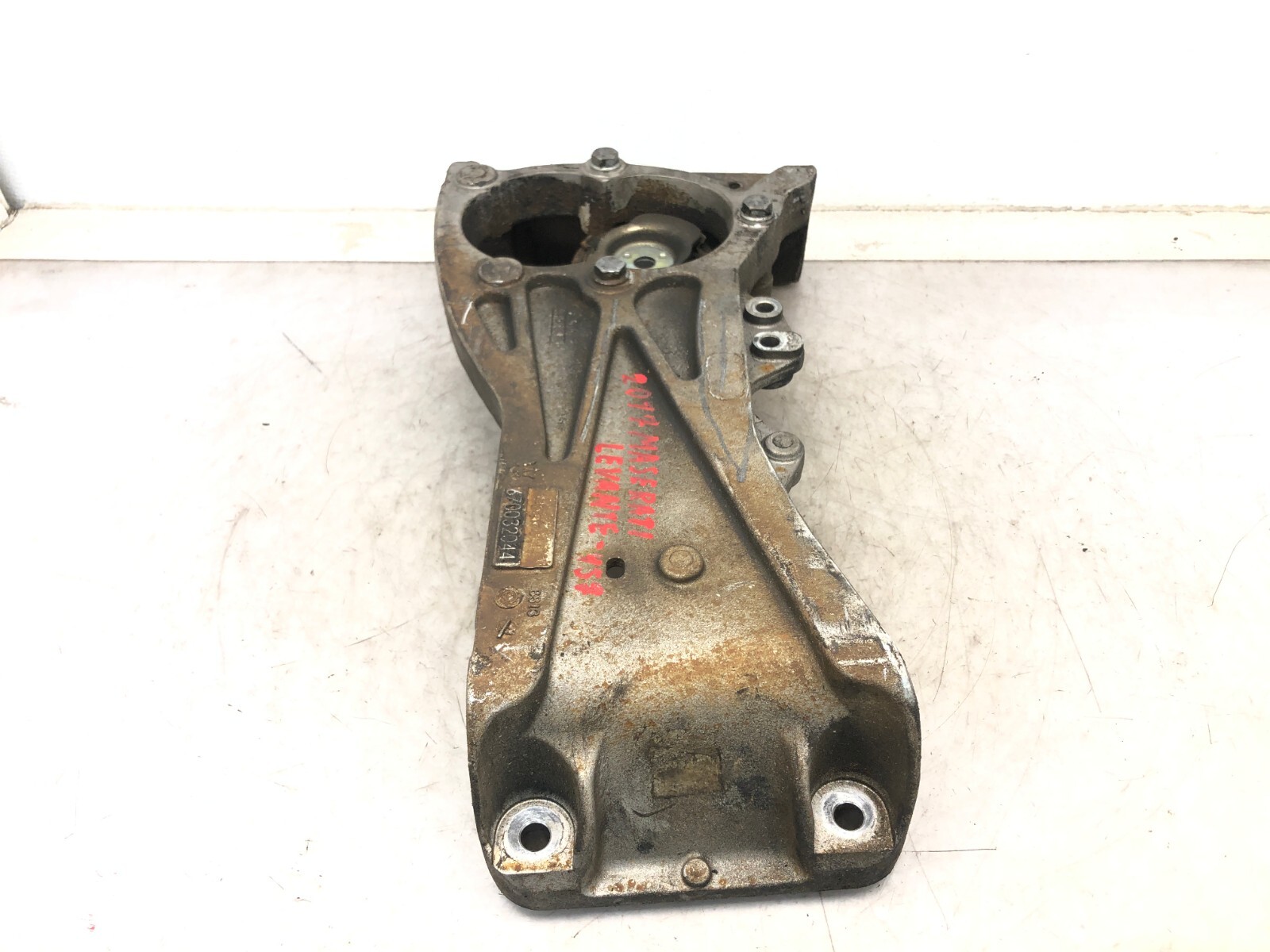 2017-2020 MASERATI LEVANTE TRANSFER CASE CROSSMEMBER MOUNT BRACKET OEM
