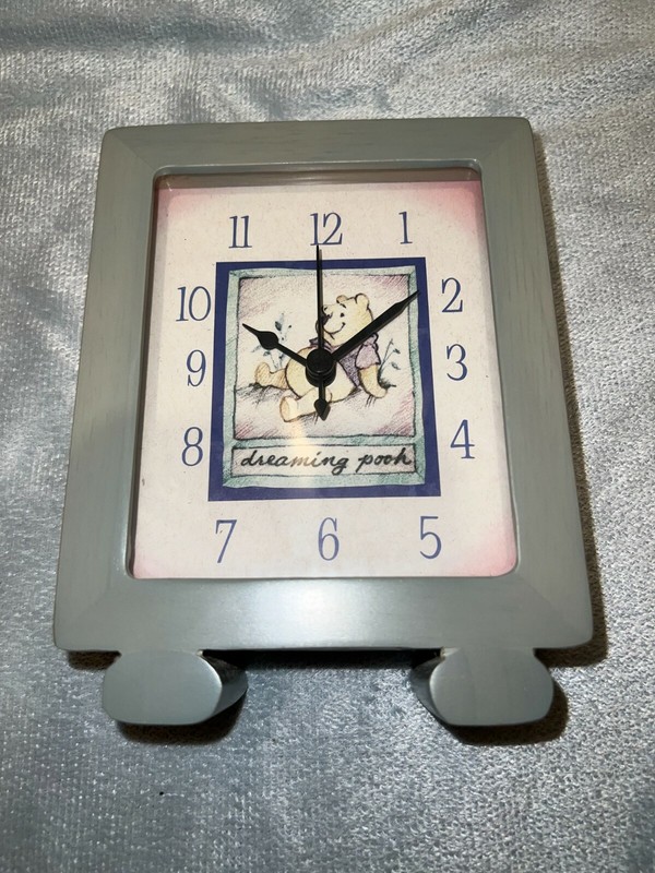 NIB Disney Winnie The Pooh "Dreaming Pooh" Wooden Clock in Original Packaging