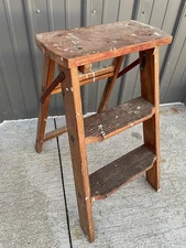 VINTAGE WOOD STEP LADDER Stool RUSTIC FARMHOUSE Plant Stand BLH