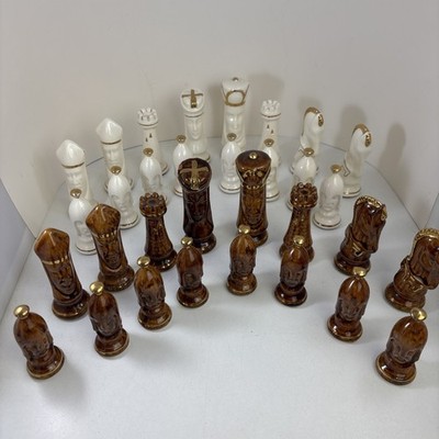 Vtg Complete Set DUNCAN Mold Ceramic Chess Pieces Brown White Gold Trim Felt Btm