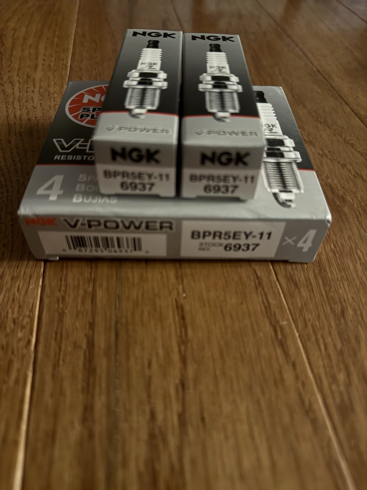 4 New NGK V Power Spark Plugs UR5 2771