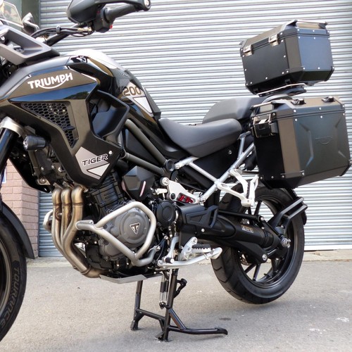 2022 TRIUMPH TIGER 1200 GT PRO. STUNNIING MOTORCYCLE. JUST 3,180 MILES. - Picture 11 of 20