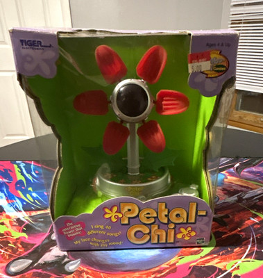 Tiger Electronics Petal-Chi Dancing & Singing Red Rose Flower 2001