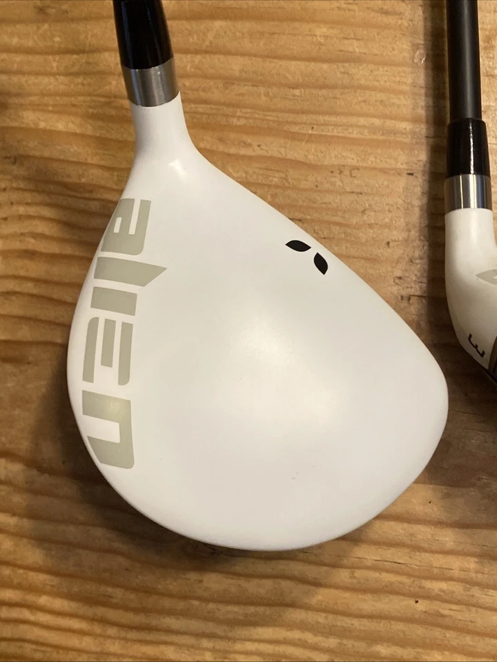 Alien Golf Area: 51 Graphite Regular Flex 5 Wood & 3 Wood Set RH w/ Head Covers - Image 4 of 4