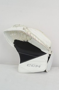 CCM Axis A2.9 Intermediate Goalie Catch Glove White/Black (0227-177)