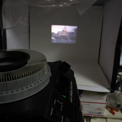 KODAK Carousel 4400 Slide Projector GREAT W Box, Remote, 80 Tray, Lens & Manual