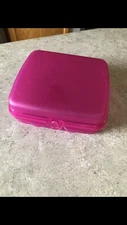Tupperware Sandwich Keeper EUC! #8203