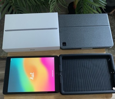 Apple iPad Space Gray 7th Generation 64 GB Bundle Keyboard Case & Silicone Case