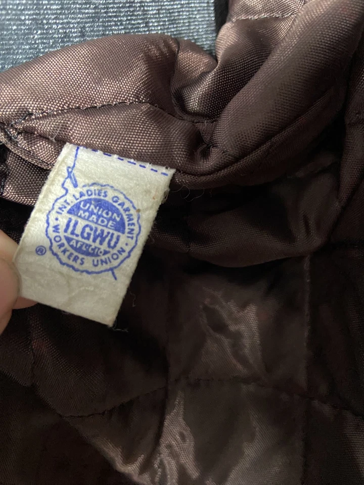 Abrigo para mujer vintage años 60/70 ILGWU imitación piel y gamuza con puños bordados y edredón Foto 3 de 4