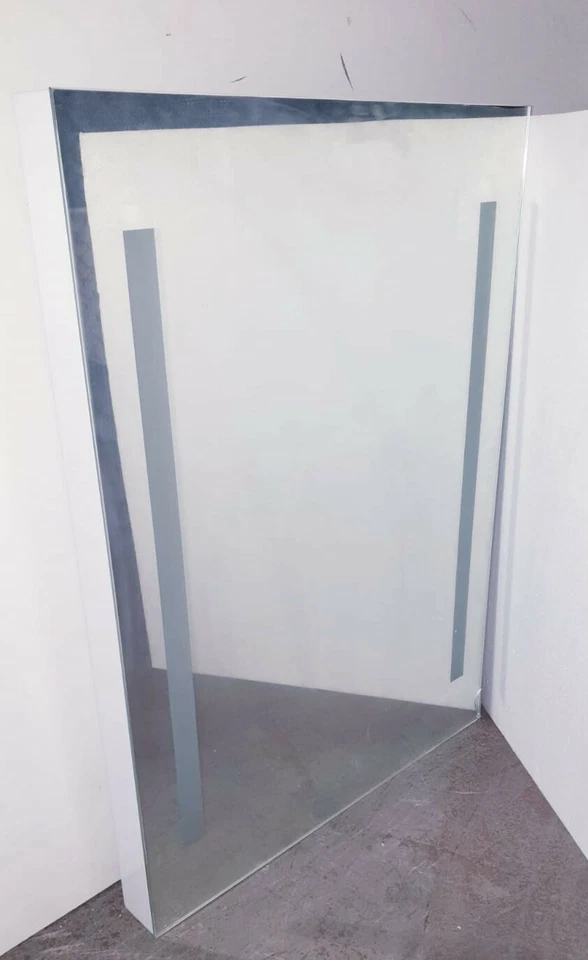 Espejo de baño LED con accesorios finos Sumac Ridge - 22 W x 33,5 H pulgadas - RECOGER EN NJ Foto 3 de 4