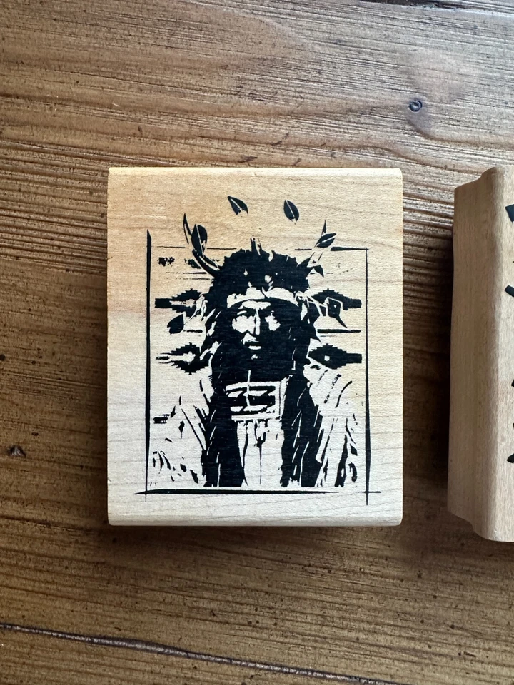 РЕДКИЕ S/2 резиновые штампы индейцев Эйси Дьюси перья вождя/вождя - Изображение 2 из 4