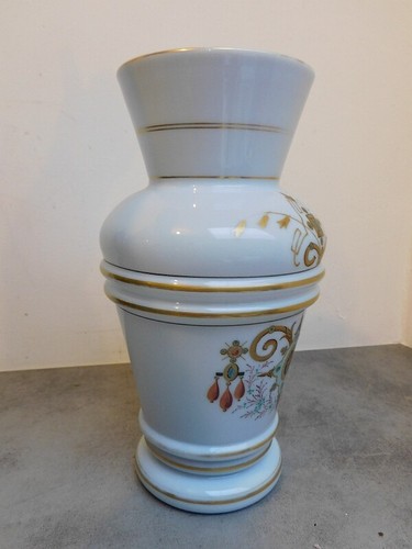 VASE EN OPALINE BLEU AVEC DECOR A LA DORURE - Photo 7 sur 12