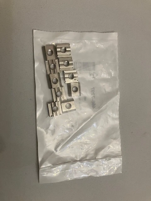 Sachet de 10 écrous coulissant BOSH M5, rainure 6mm en Inox - Photo 1/1