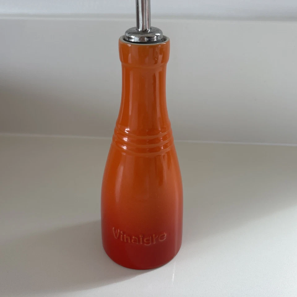Dispensador de botellas de vinagre de repuesto Le Creuset de 8,75" llama volcánica roja naranja Foto 3 de 4