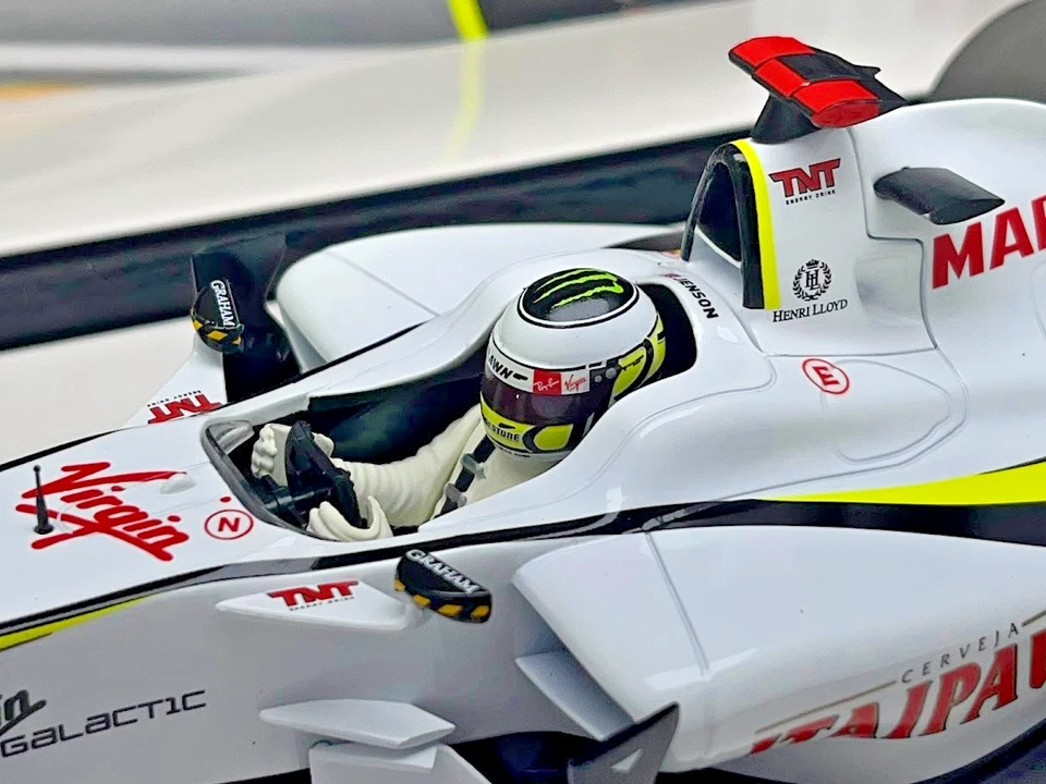 Jenson Button 2009 Brawn BGP 001 World Champion Formula 1 F1 Car 1/18 Minichamps - Image 4 of 4