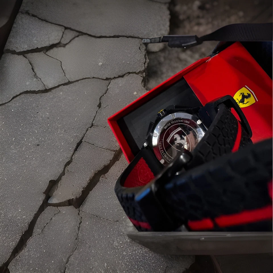 Reloj Pulsera Ferrari Scuderia Original Cronógrafo Negro/Rojo con Caja Foto 3 de 4