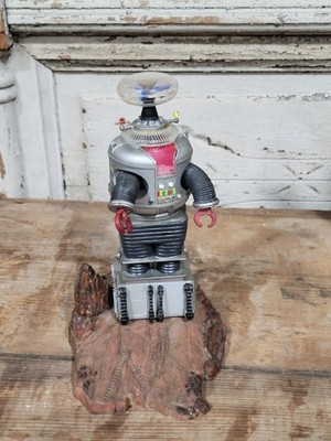 Vintage 1968 Lost in Space B-9 Robot  Hand Painted Model Kit Duck Barr Artist