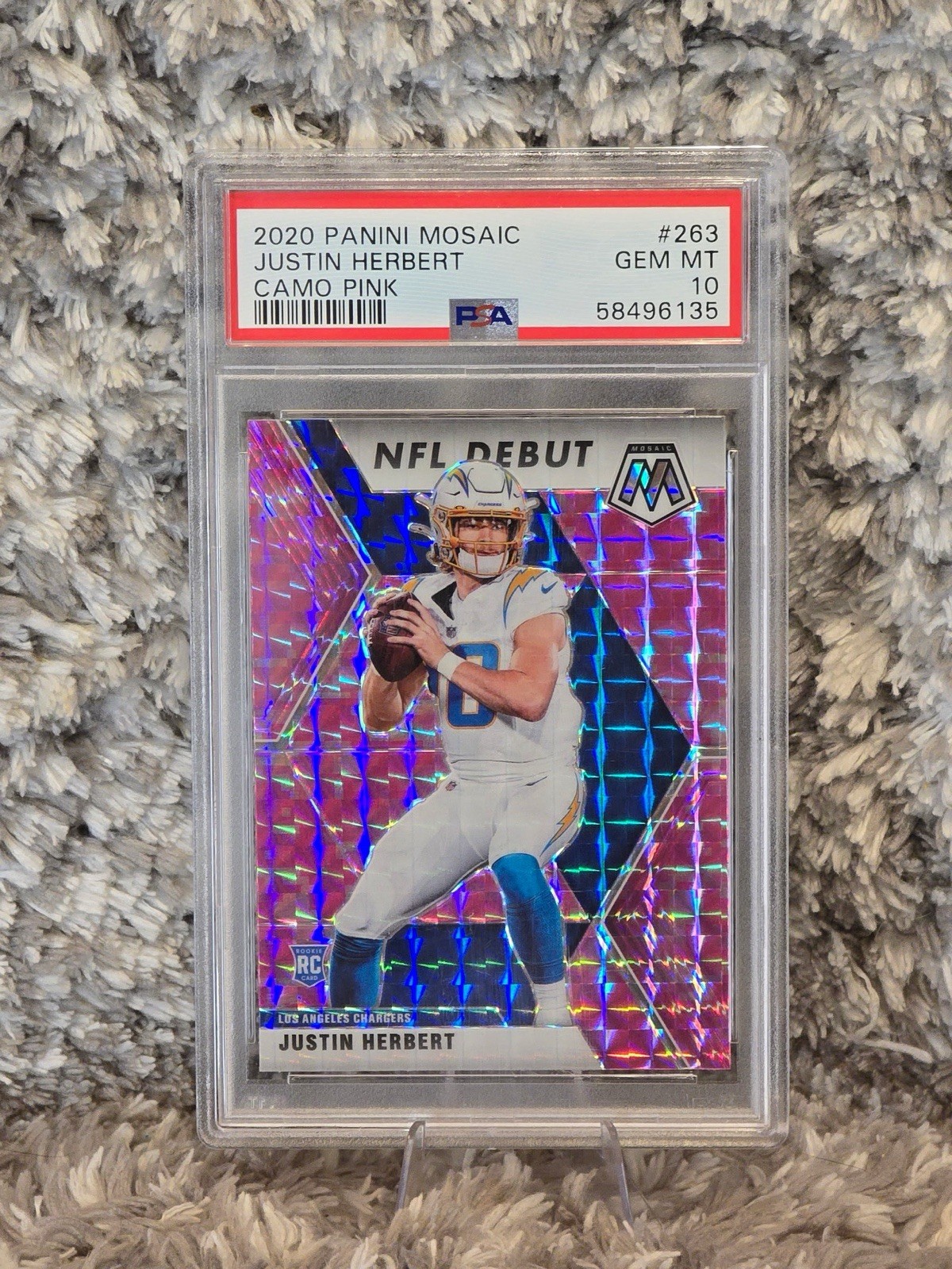 2020 Panini Mosaic NFL Debut #263 - Justin Herbert Camo Pink Rookie RC PSA 10