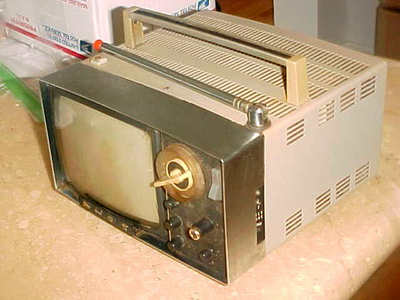 RETRO VINTAGE TV SONY 5 INCH B+W CRT MODEL 5-303W PORTABLE TV | eBay