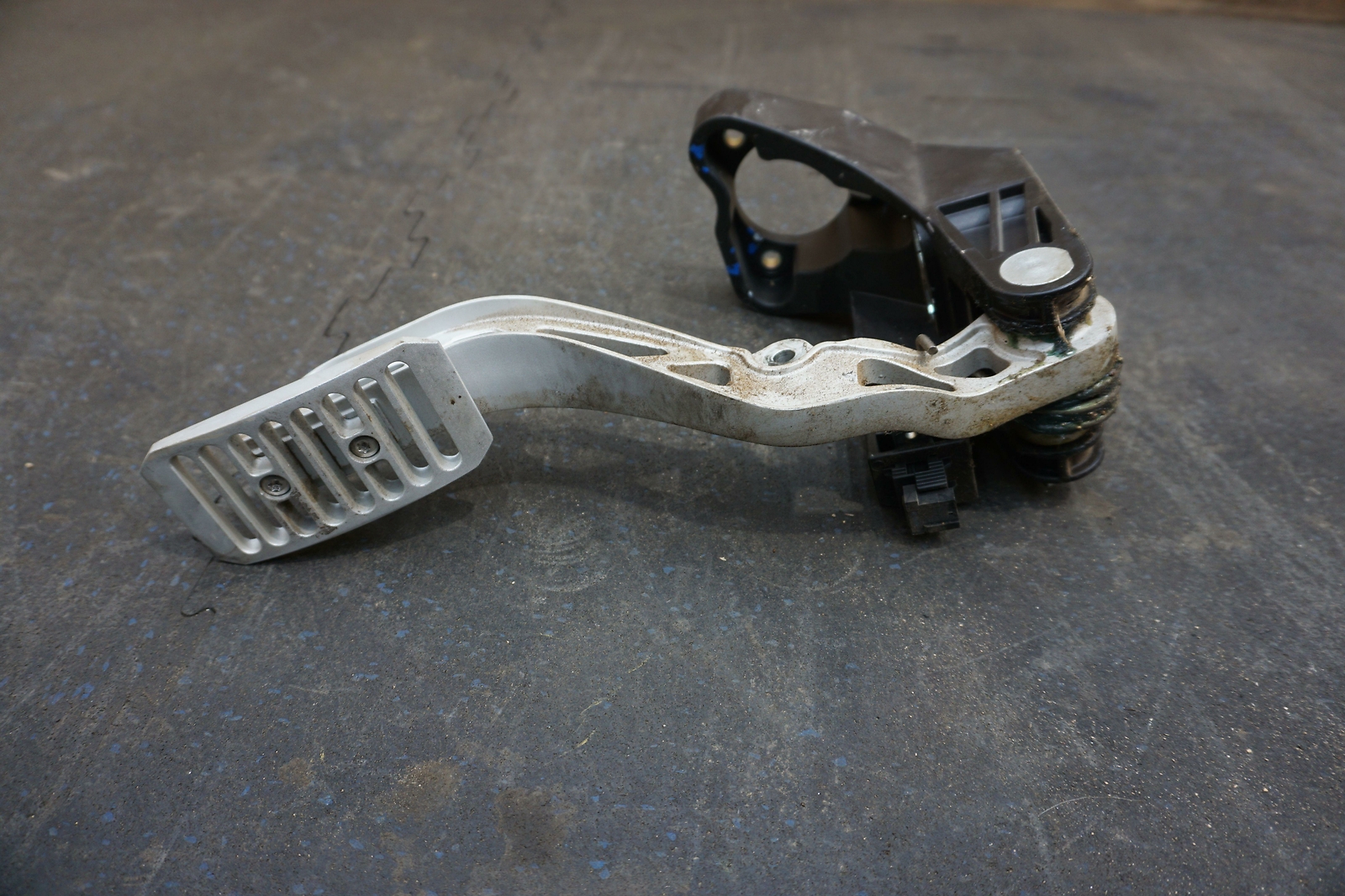 Brake Padel Assembly Aluminum OEM 11C0143CP.002 McLaren 650s Spider 2016