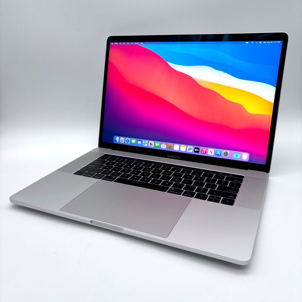 MacBook Pro 15 inch Touch Bar 512GB SSD 16GB i7 Silver MacBook Pro 15 inch Touch Bar 512GB SSD 16GB i7 Silver