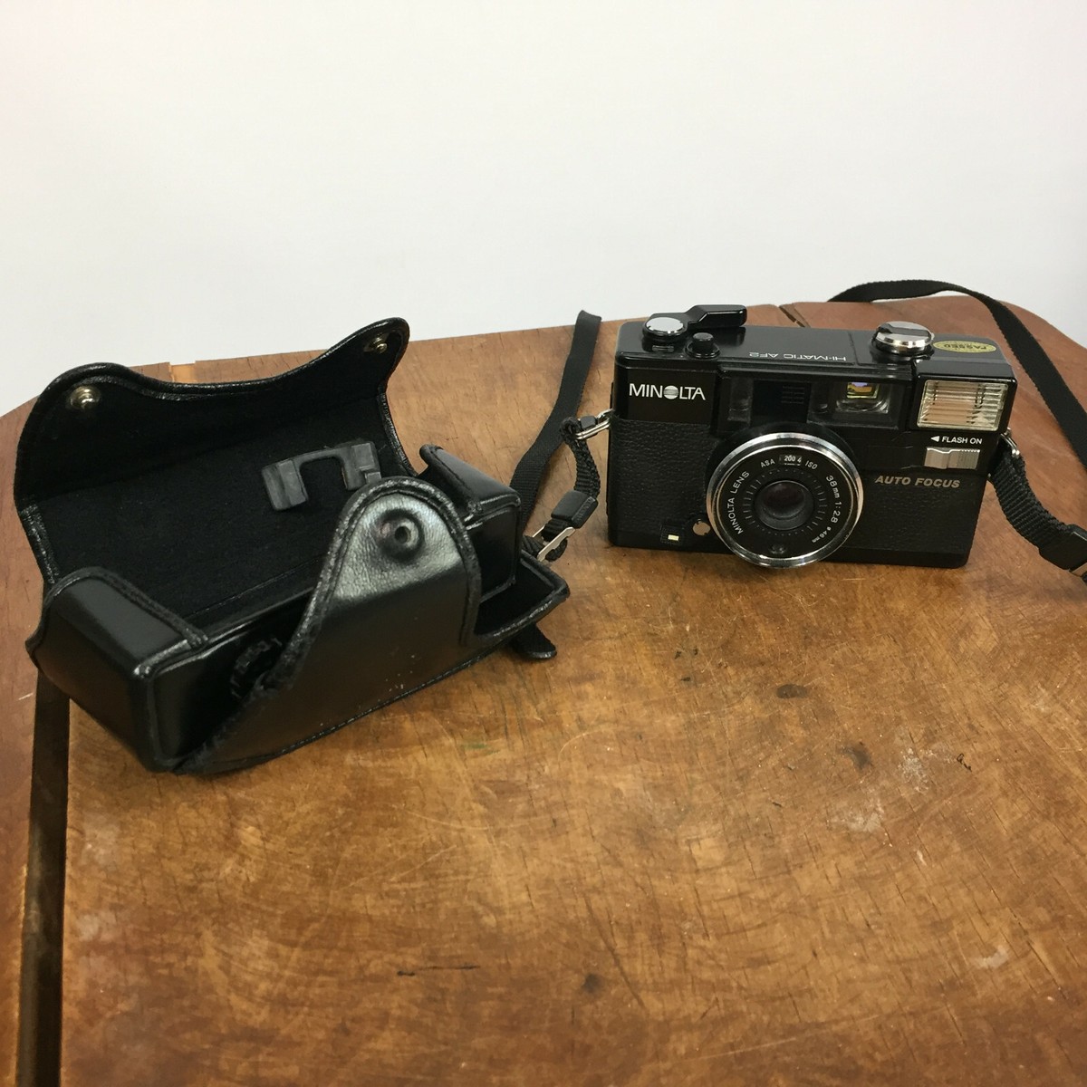 Vintage Minolta HI-MATIC AF2 Auto Focus Flash Film Camera