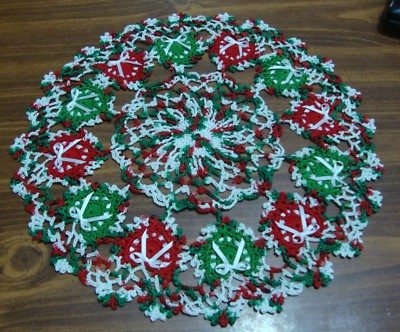 TAMS CHRISTMAS HEARTS DOILY~CROCHET~12''~CHRISTMAS DOILY~LOVE~ RED GREEN