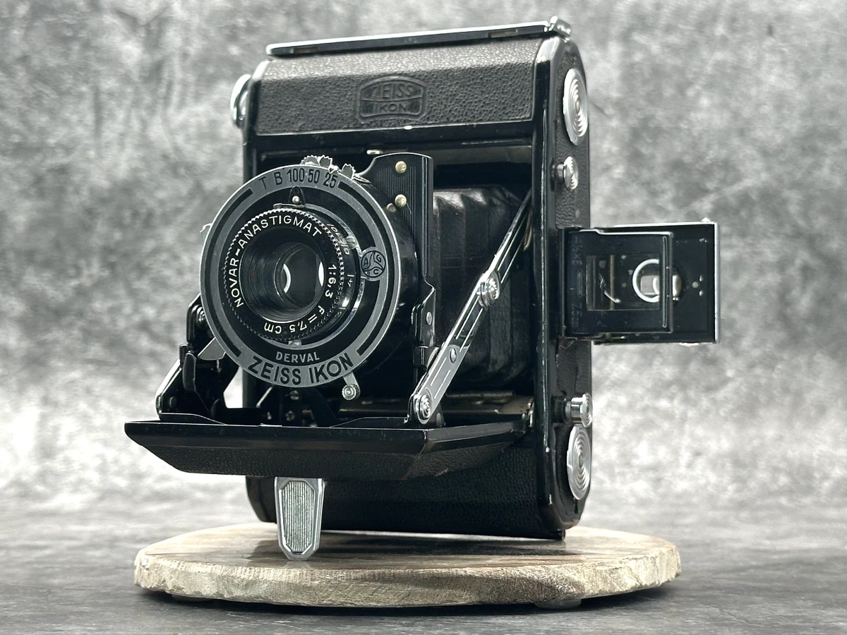 Lot 473 - A Zeiss Ikon Ergo 'Spy' Monocular Style