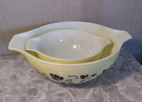 Yellow Pyrex Gooseberry Cinderella Mixing Bowls 4qt & 1.5qt Vintage 1950s USA