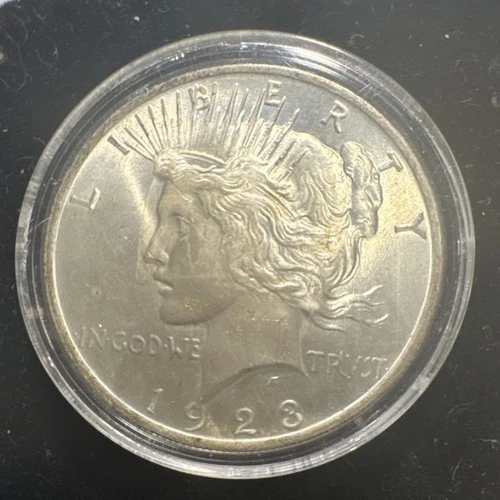 1923 Silver Peace Dollar-FLASHY, CLEAN LOOKING old peace dollar. AU￼
