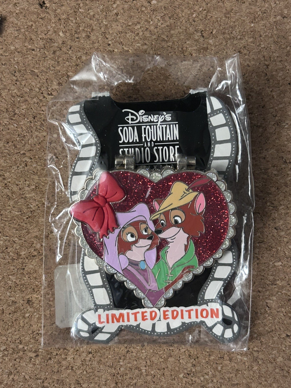 DISNEY PIN ROBIN HOOD MARIAN VALENTINE CHOCOLATE HEART BOX LE 300 DSSF HOLLYWOOD