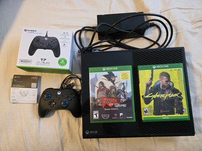 Microsoft Xbox One Model 1540 1TB Console System Bundle -working Perfect
