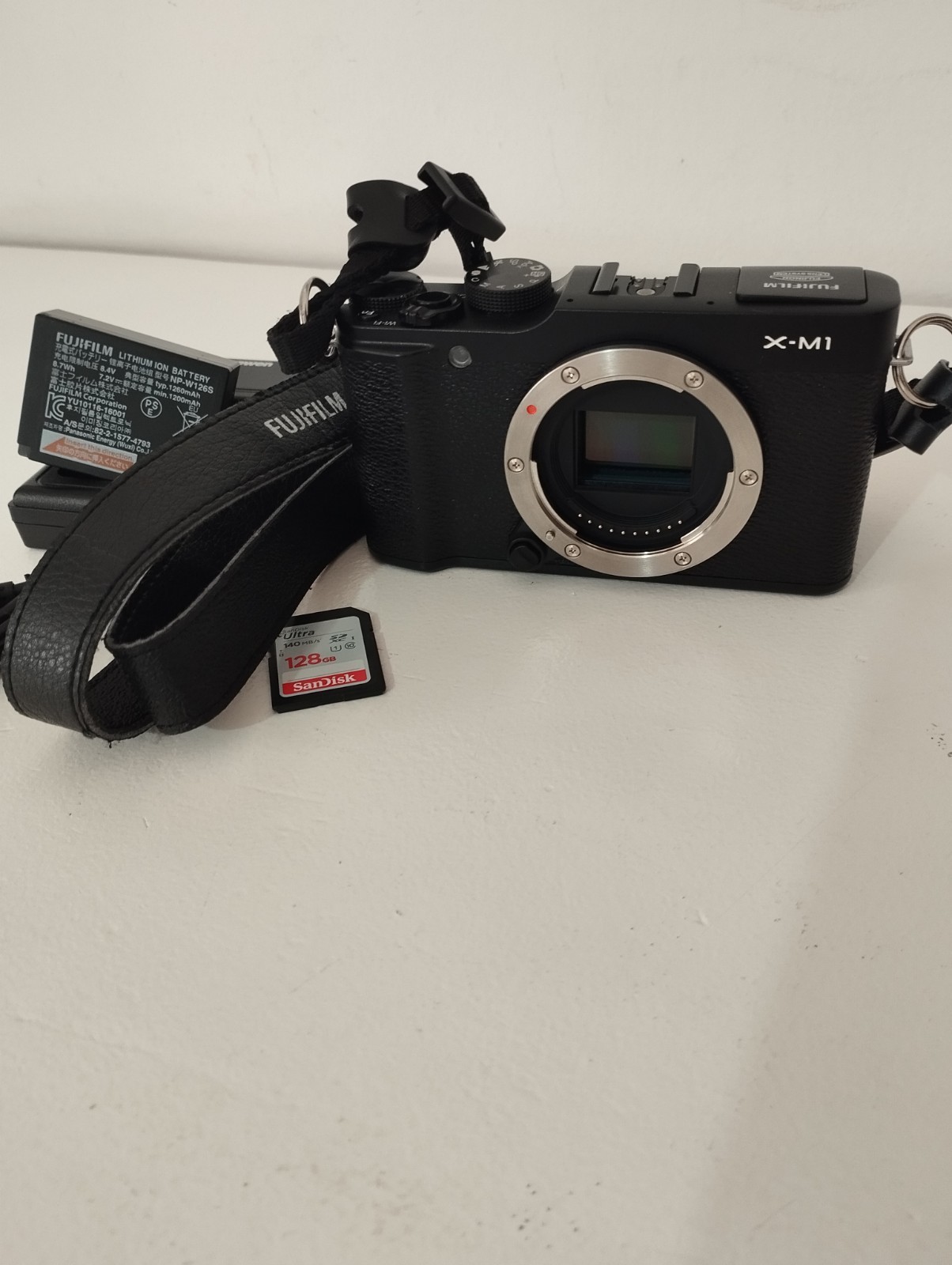 Fujifilm X-M1 16.3MP Mirrorless Body Only👌