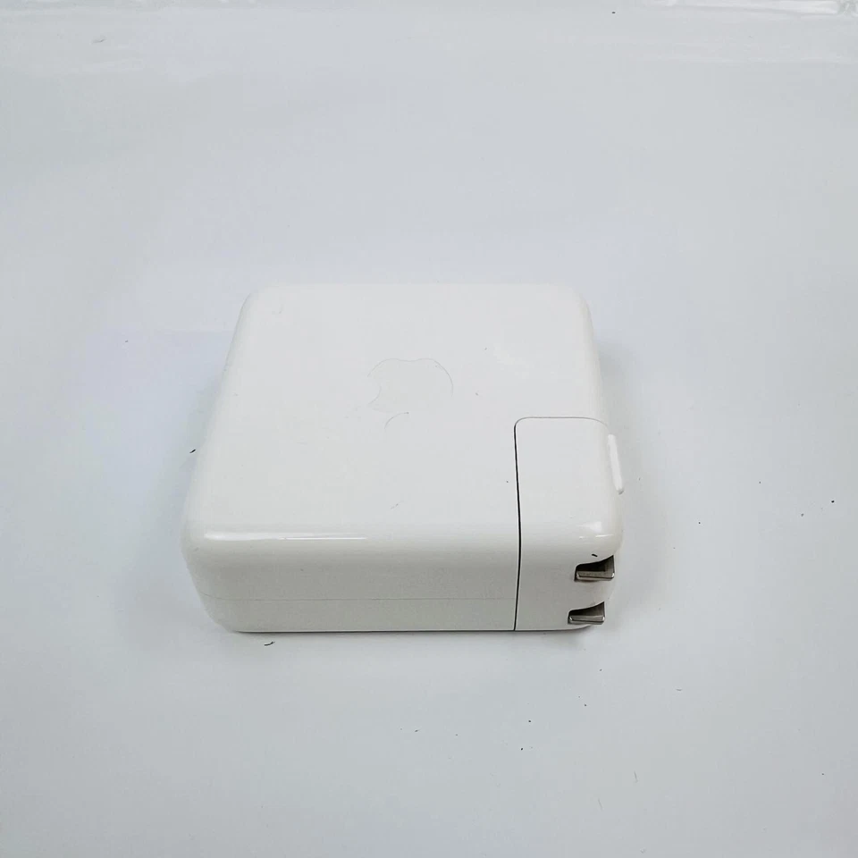 Genuine Apple 61W USB-C Power Adapter - Image 4 of 4