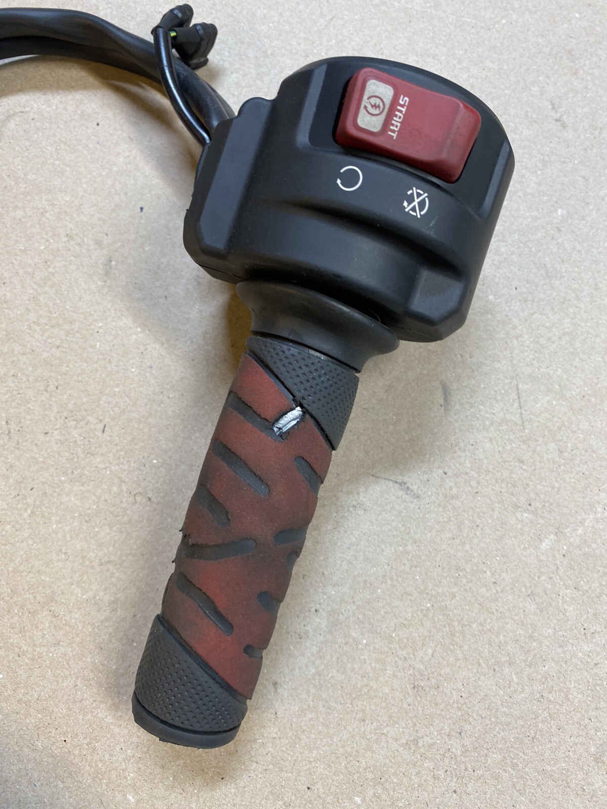 17 18 19 HONDA CBR1000RR CBR 1000RR RIGHT HANDLE KILL OFF START SWITCH